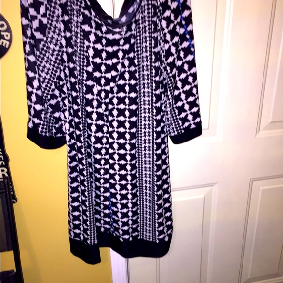 - Retro Chic Just Below the Knee Length Dress🦋 - Picture 8 of 9